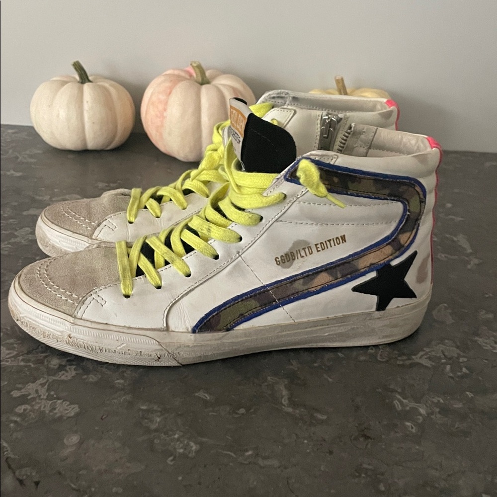 White High-Top Sneakers with Yellow Laces